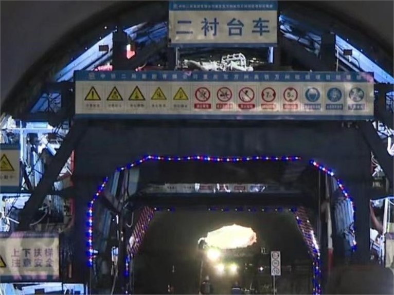 渝萬高鐵隧道可視應(yīng)急廣播調(diào)度系統(tǒng)